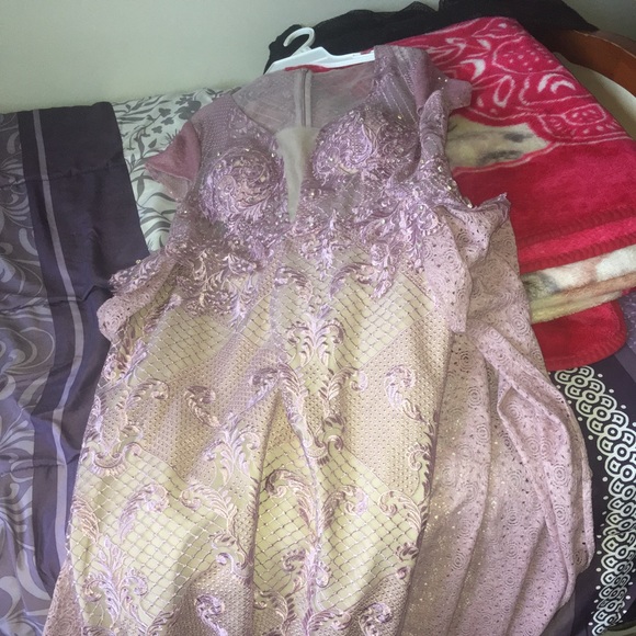 Mauve Gown with a train. Beautiful Gown - Picture 7 of 8